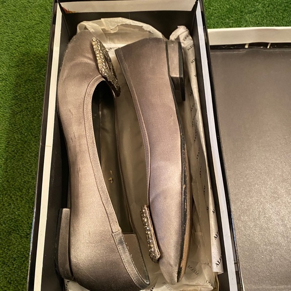 Alfani grey satin embellished flats 7.5 - Picture 2 of 7